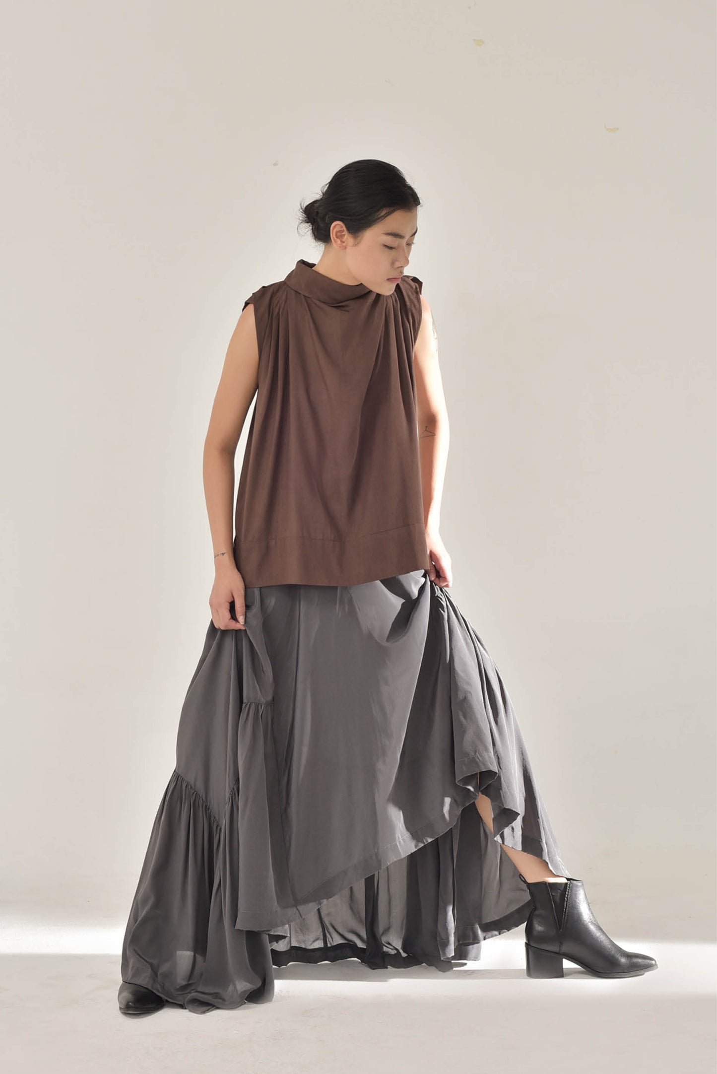 <tc>Charcoal skirt</tc>