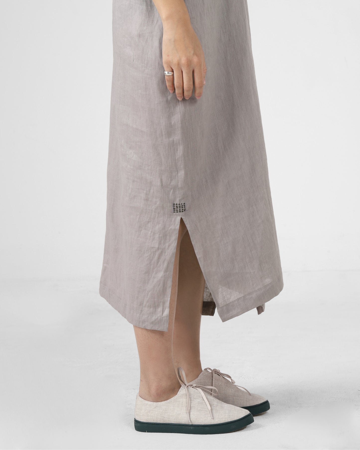 Hand-embroidered cross-collar Linen Washed dress